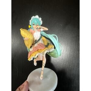 Taito Hatsune Miku Wonderland Figure: Sleeping Beauty Ver